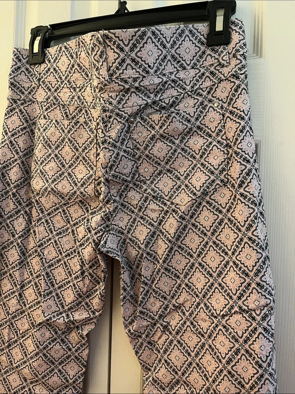 Cropped Pink and Black Patterned Ankle Jeans
